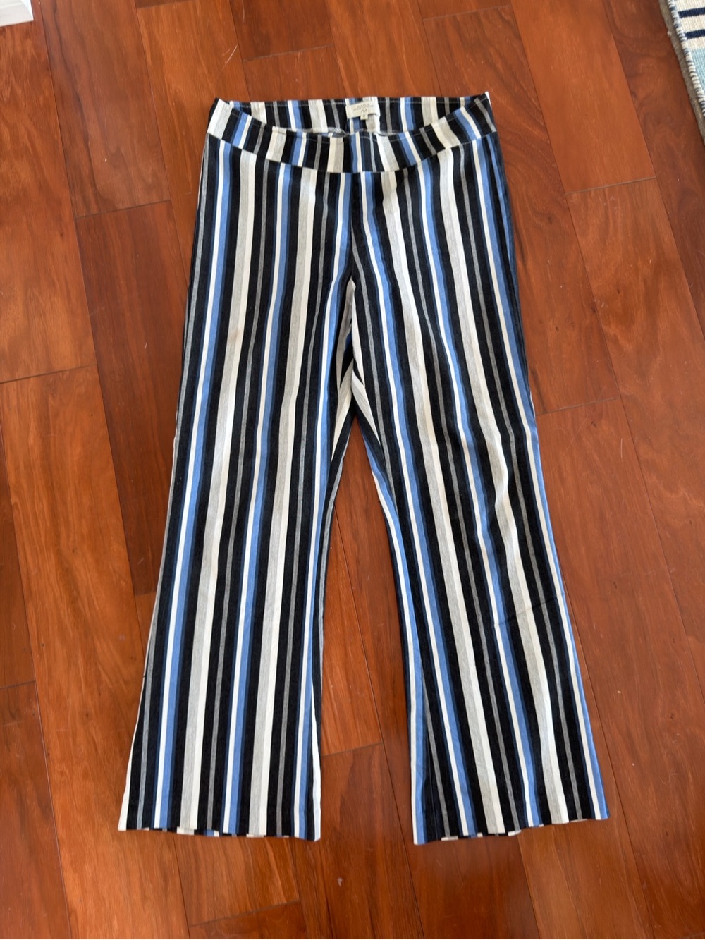 EUC 8 Avenue Montaigne Leo Blue White Black Vertical Stripe Cropped Pants Size 8